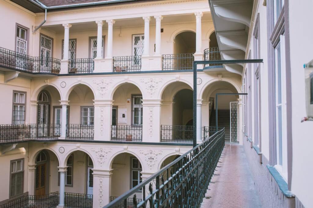 Central Budapest Apartment In Historical Building With Free Private Parking Ngoại thất bức ảnh