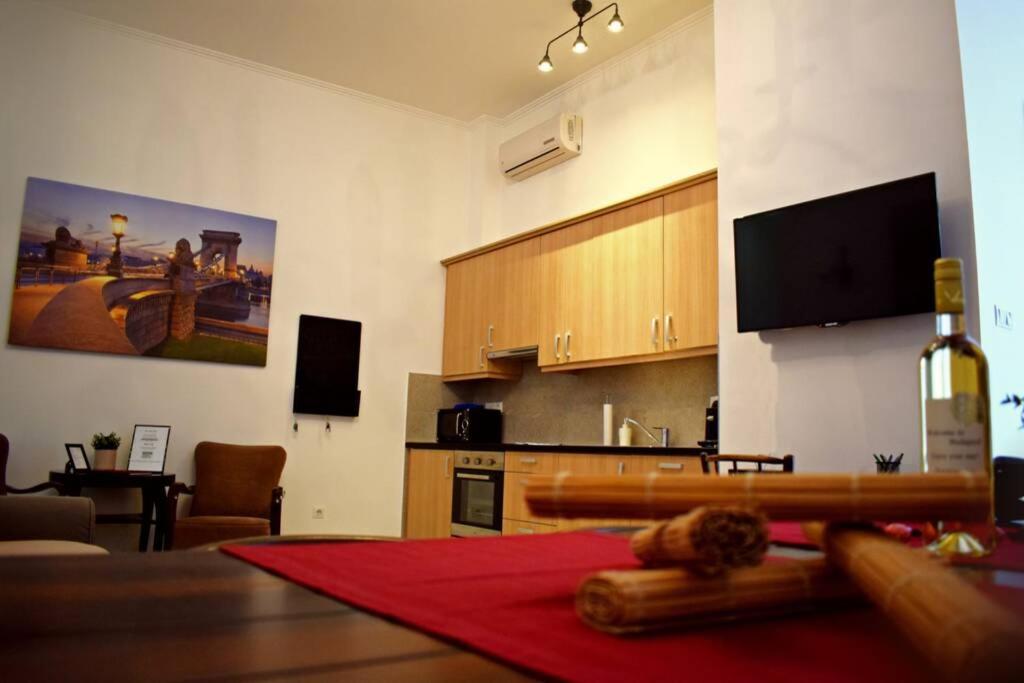 Central Budapest Apartment In Historical Building With Free Private Parking Ngoại thất bức ảnh